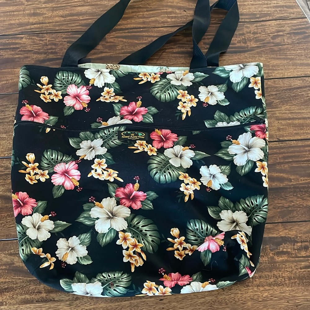 Beach bag reversible with zippers